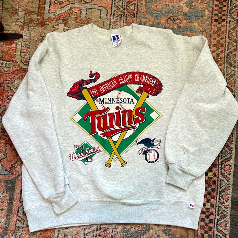 Vintage MN Twins crewneck Russel Athletics. Says size XL but more like a Medium